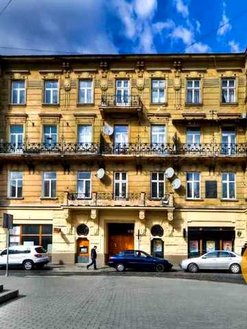 Генерала Петра Григоренка пл. (Перемоги), 3