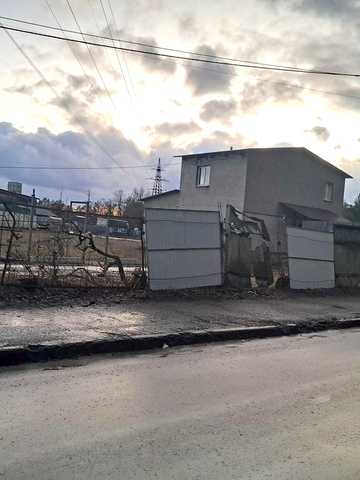 Степана Бандери вул. (Попова), 2