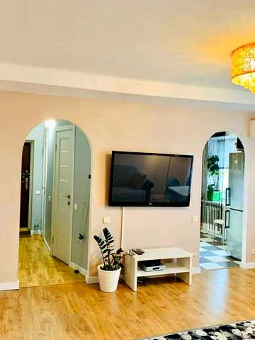 Лесі Українки бульв., 5