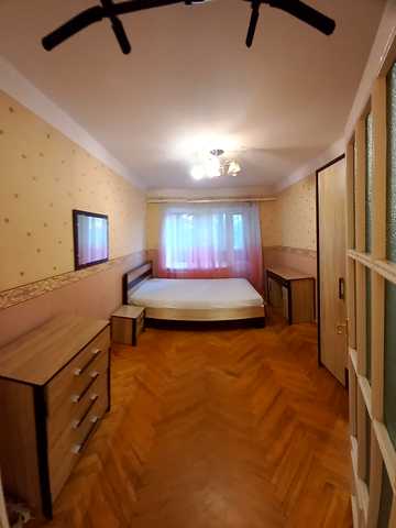 Братиславська вул., 4