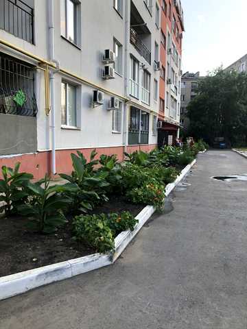 Червона вул., 14