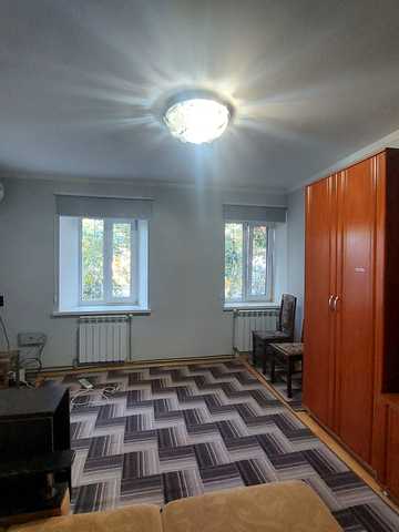 Новосільська вул., 33