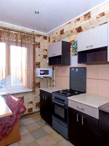 Дніпровські Пороги вул., 35