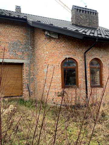 Весняна вул., 1
