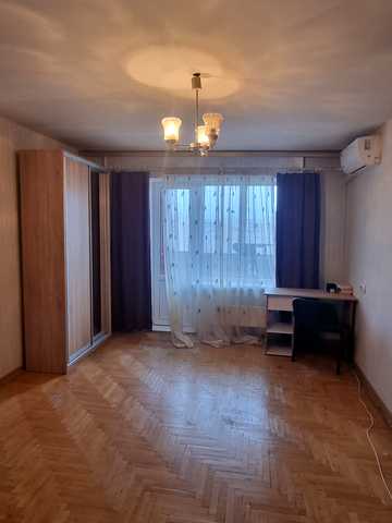 Леоніда Бикова бульв., 7