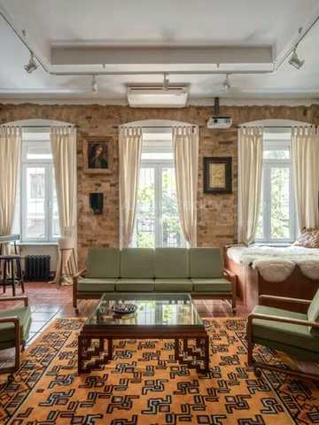 Десятинна вул., 13