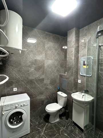 Космонавтів вул., 7