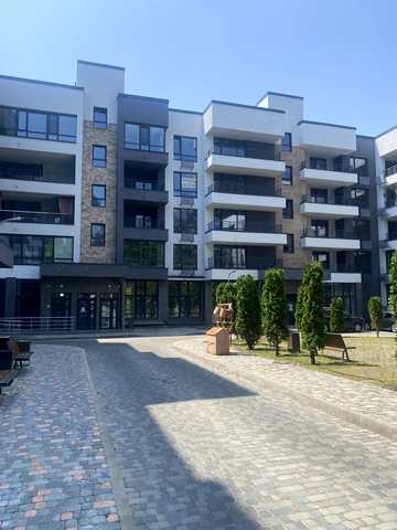 Квітки Цісик вул. (Гамарника), 32