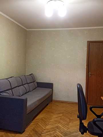 Мілютенка вул., 11