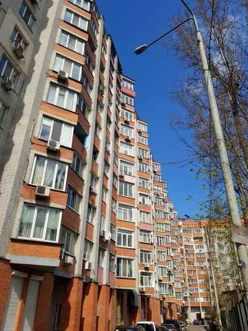 Хмельницька вул., 10