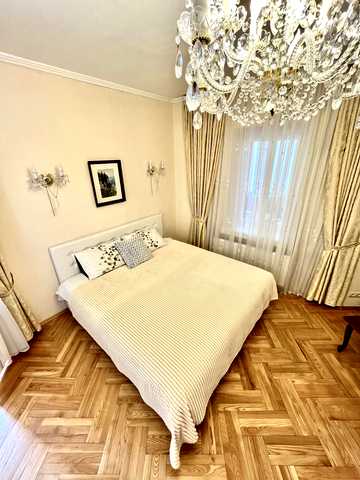 Михайлівська вул., 2
