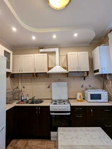 Василя Симоненка вул., 31