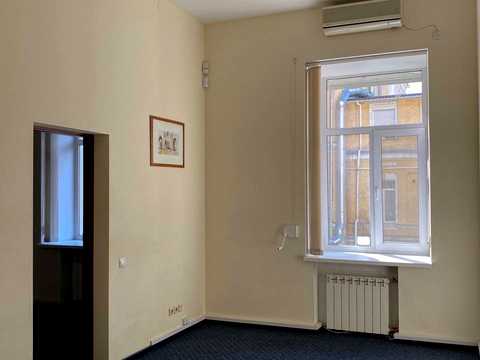 комерційна за адресою Богдана Хмельницького вул., 42/32
