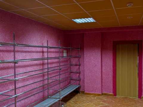комерційна за адресою Валова вул., 2