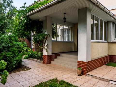 комерційна за адресою Зоряна вул., 8