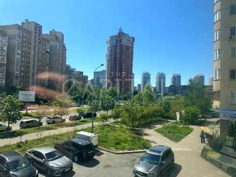 комерційна за адресою Анни Ахматової вул., 46