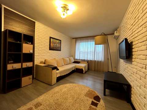 квартира за адресою Молоді просп., 8А