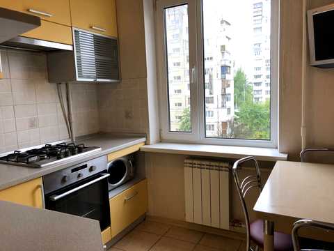 квартира за адресою Зої Гайдай вул., 10-А