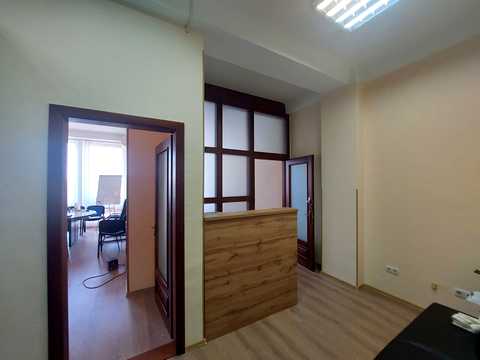комерційна за адресою Солом'янська пл., 2