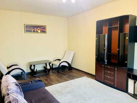 квартира за адресою Анни Ахматової вул., 8