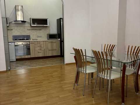 квартира за адресою Шота Руставелі вул., 34