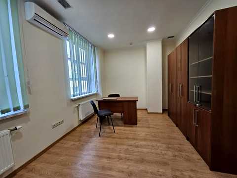 комерційна за адресою Військових Ветеранів вул., 6