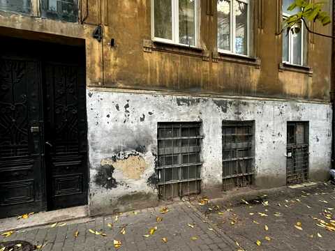 коммерческая по адресу Здоровья ул., 4