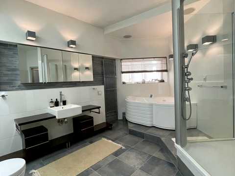 квартира за адресою Старонаводницька вул., 13