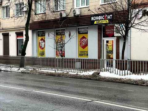 комерційна за адресою Небесної сотні, 1