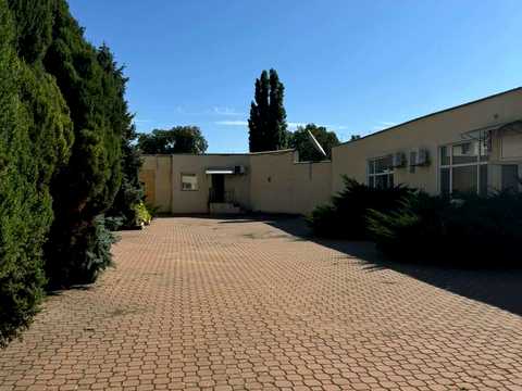 комерційна за адресою Заньковецької вул., 11