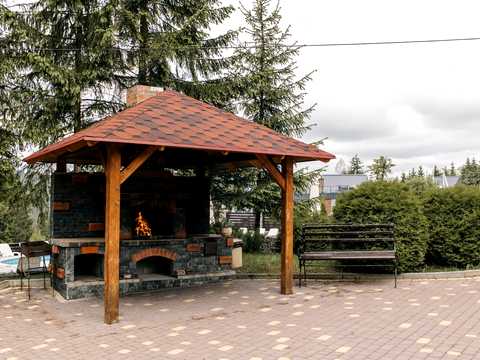 комерційна за адресою с. Яблуниця, Степана Бандери, 30