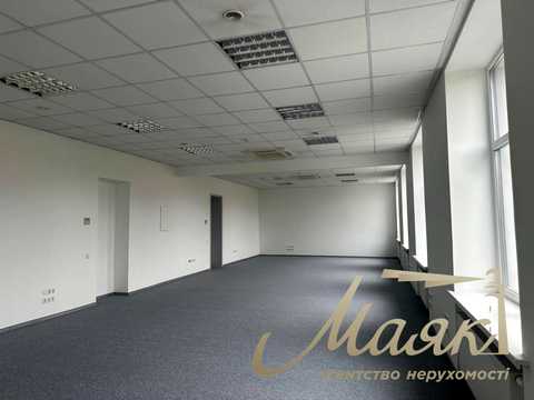 комерційна за адресою Миколи Міхновського бульв. (Дружби народів), 19