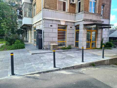 комерційна за адресою Соборна пл. (Жовтнева), 7