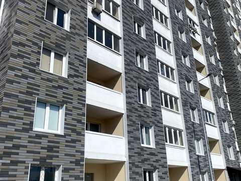комерційна за адресою Ревуцького вул., 54