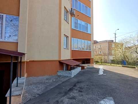 комерційна за адресою Рівне, вул. Ясна, 7б