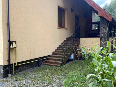 дом по адресу пгт. Брюховичи, Незалежності України ул.