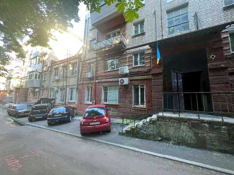 комерційна за адресою пр. Яворницкого, 2