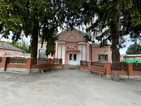 комерційна за адресою Центральна, 19а