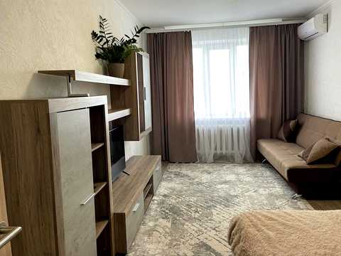 квартира за адресою Максима Залізняка вул., 12