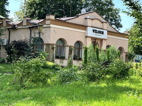 комерційна за адресою Острог, Незалежності, 4