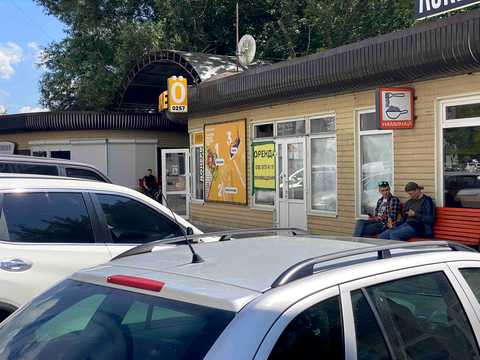 комерційна за адресою Холодногірська пл. (Горького), 1/111