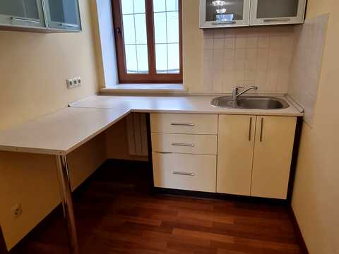 комерційна за адресою Володимирська вул., 63