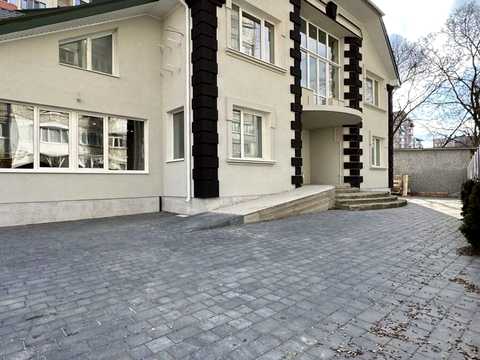 коммерческая по адресу Подільська ул., 12