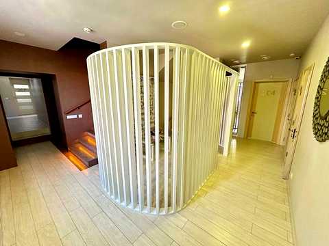 комерційна за адресою Запорізька вул., 1
