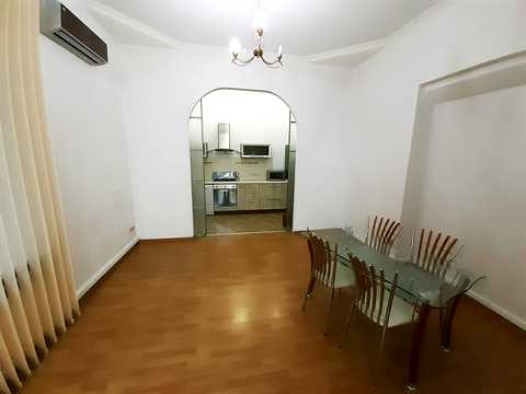 квартира за адресою Шота Руставелі вул., 34