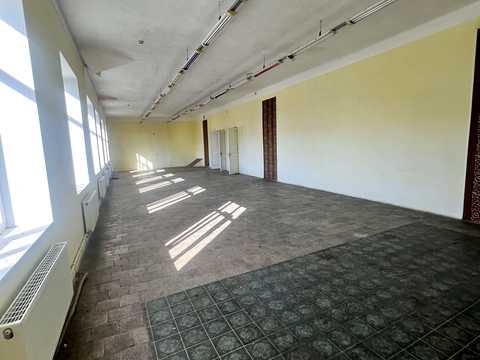 комерційна за адресою Центральна вул., 2