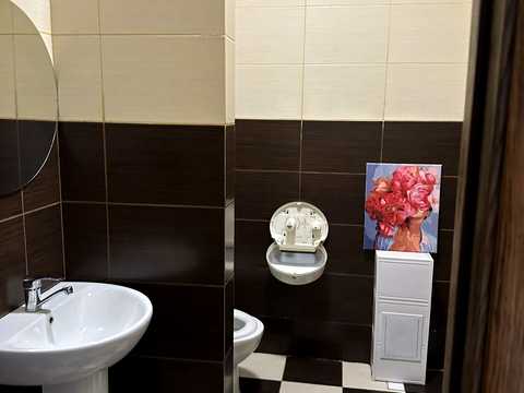 комерційна за адресою Острог, Незалежності, 4