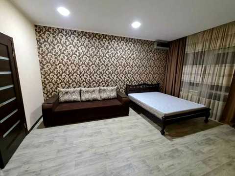 квартира за адресою Анни Ахматової вул., 28