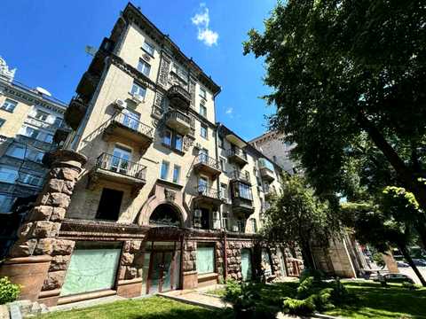 комерційна за адресою Прорізна вул., 4