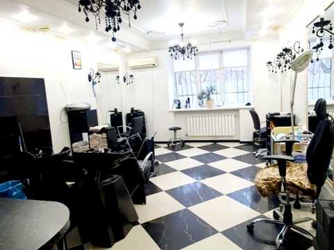 комерційна за адресою Українська вул., 48-А